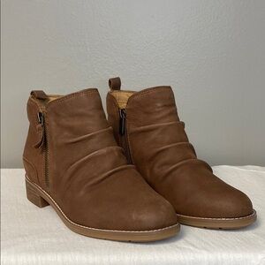 Earth Brown Ankle Boots with Sleek Design and Side Zipper